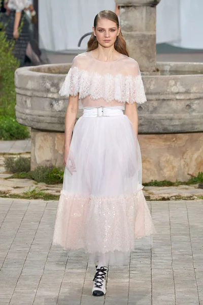 Look 48